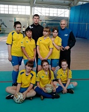 Команда по мини-футболу тренер Шубин А.В. и Шубин В.Н.
